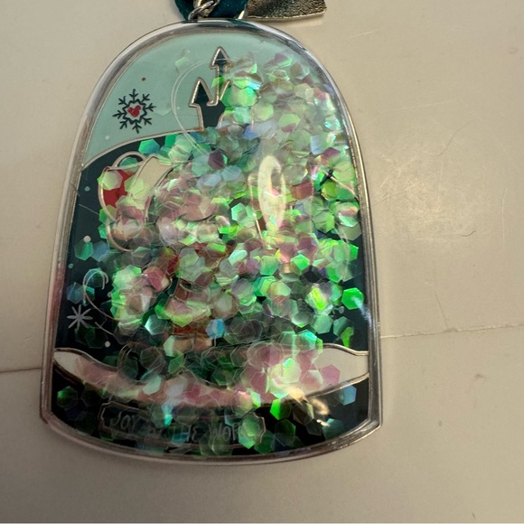 NWT. Disney Ornament - Mickey's Very Merry Christmas Party. Flat snow globe - Picture 4 of 8